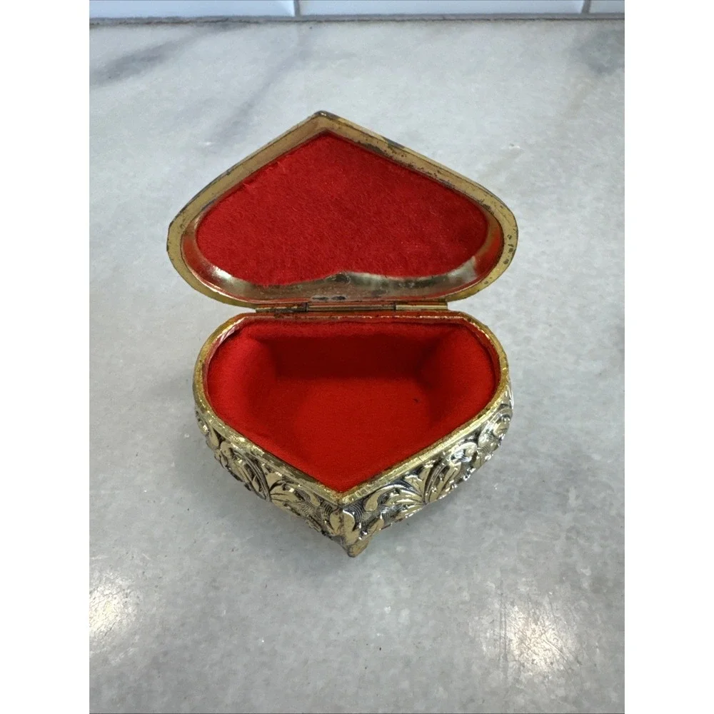 Vtg Heart Shape Trinket Box Gold‎ Filigree 3 Footed Jewelry Valentine